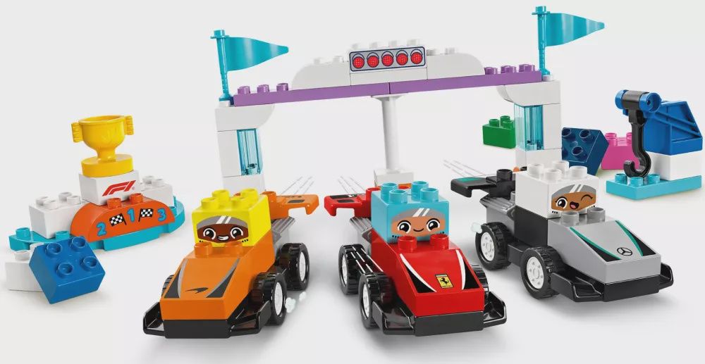 10445 / Voitures de course et pilotes d&#39;une écurie de F1