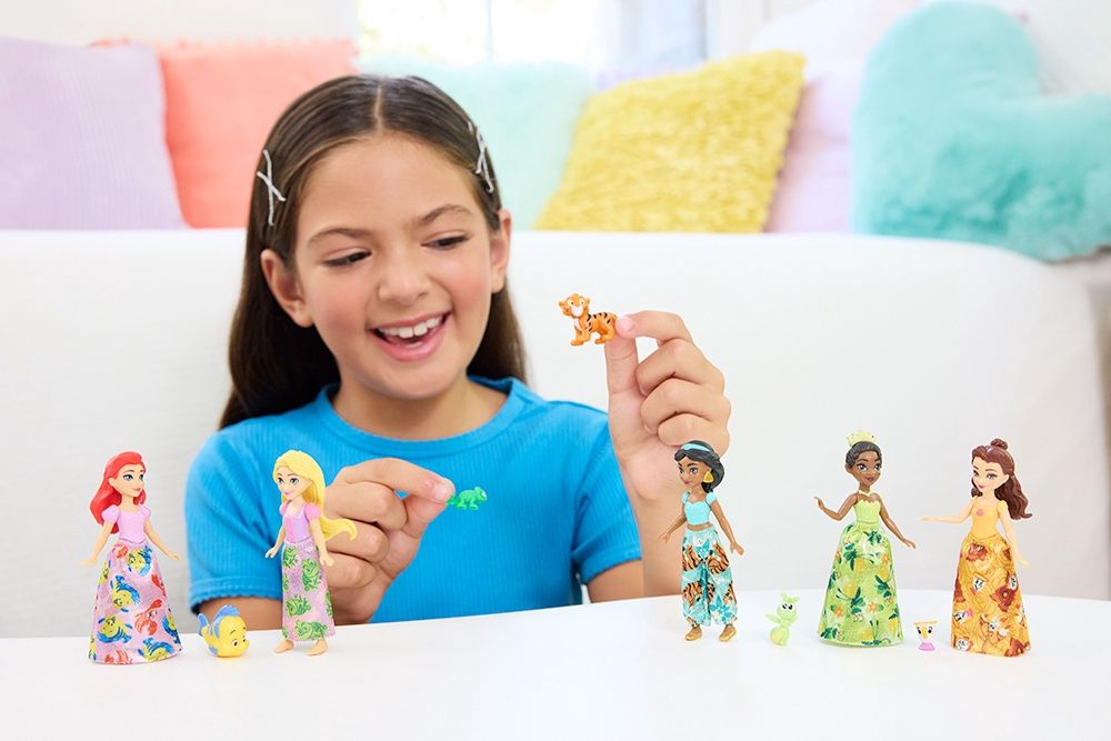 Princesses Disney / Petite poupée coffret de 5 Princesses et amis