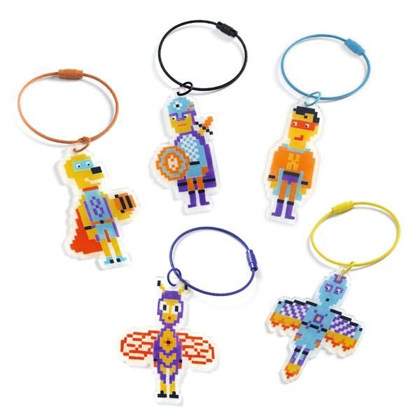 DIY / Porte-clés en plastique magique / Héros Pixel Art