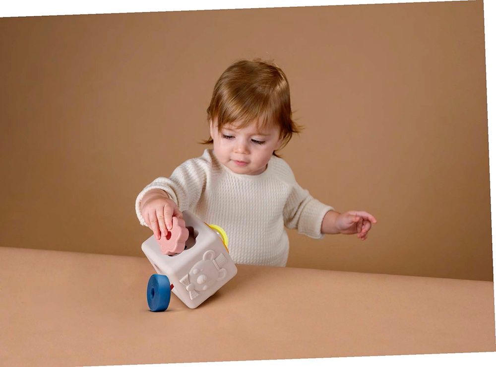 Taf Toys – Cube en silicone Peek &amp; Play