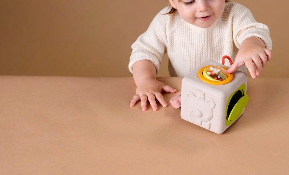 Taf Toys – Cube en silicone Peek &amp; Play