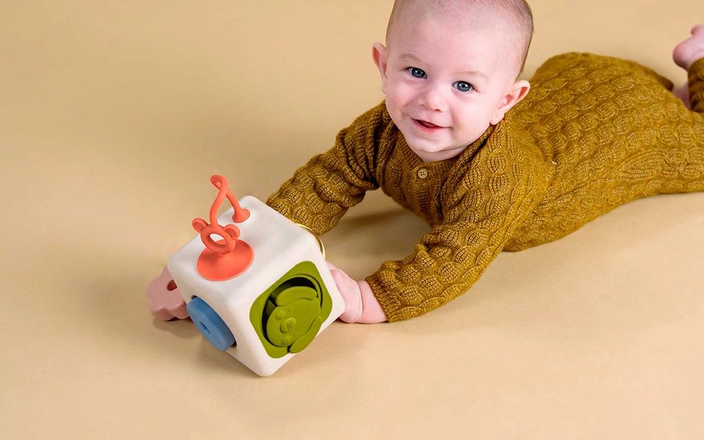 Taf Toys – Cube en silicone Peek &amp; Play