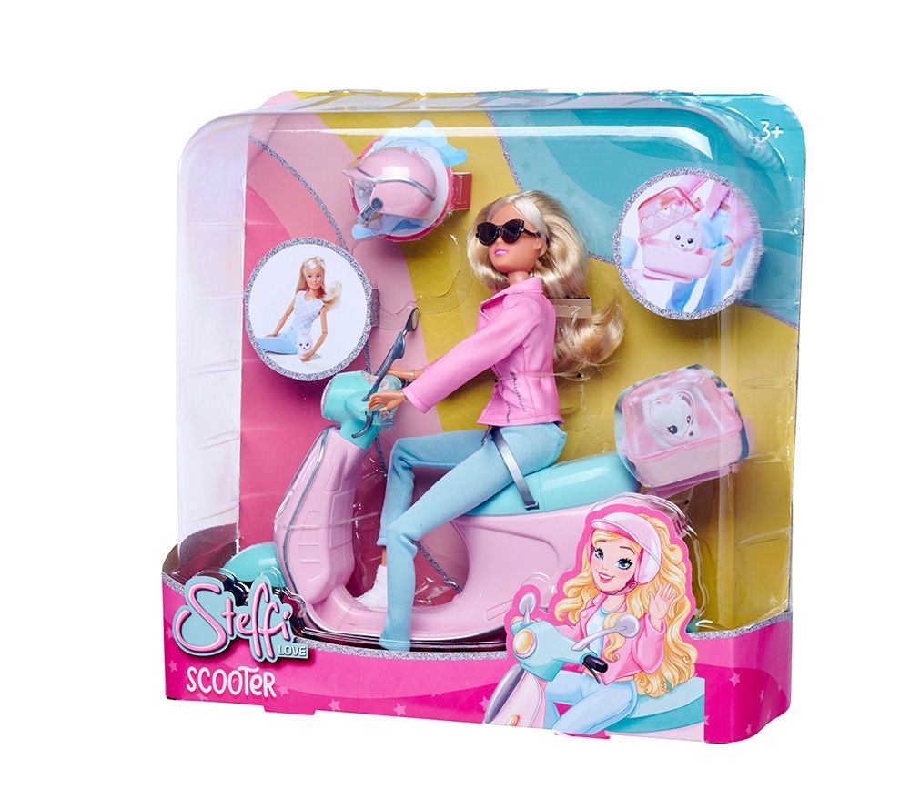 Steffi Love / Aventure en scooter