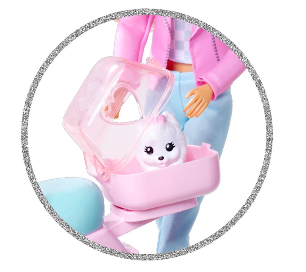 Steffi Love / Aventure en scooter