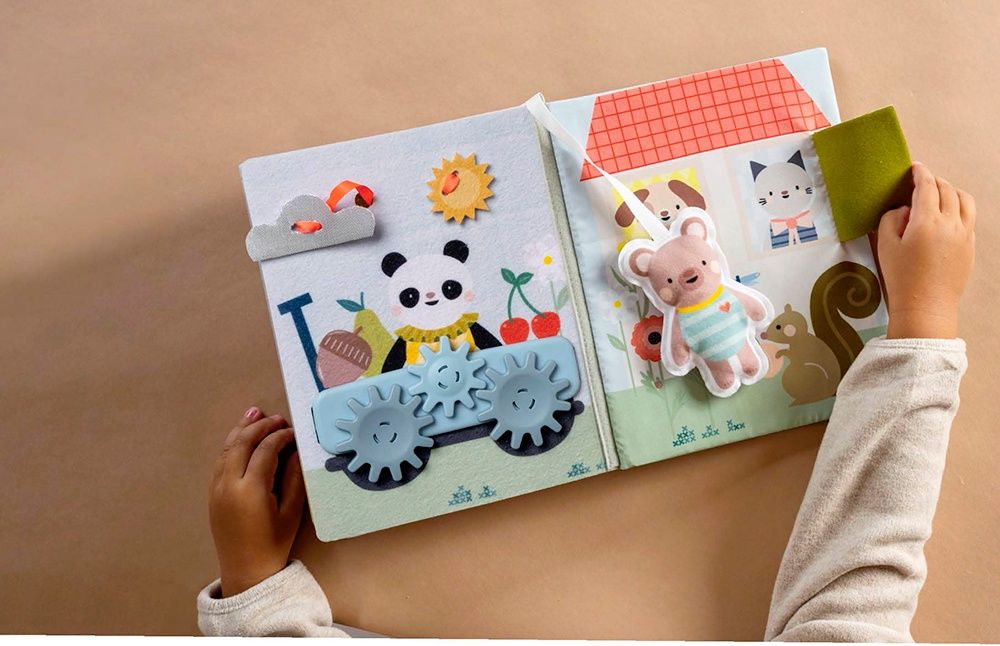 Taf Toys / Mon livre d'activités maison