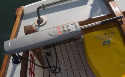 ST1000 Pilote Automatique Autonome à Barre Franche de Cockpit pour Voiliers (A12004)