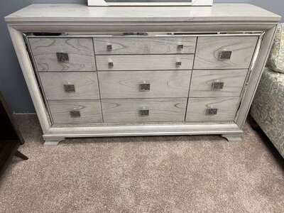 GHF 24-Dresser