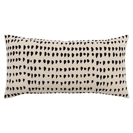 T21600 14x26 Black and Natural Pillow