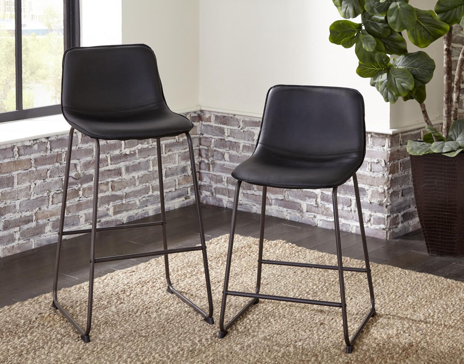 713 Series Black Barstool, Size: 24
