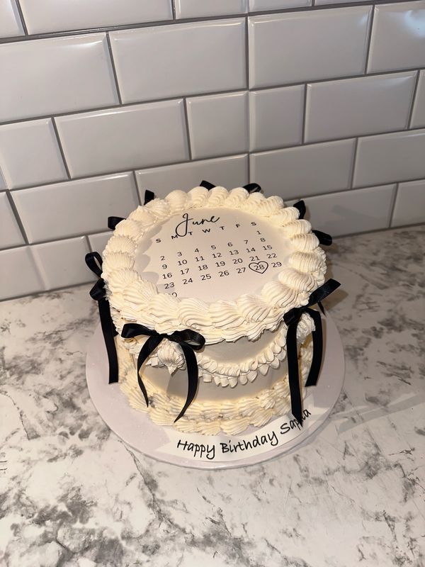 Round Vintage Cake