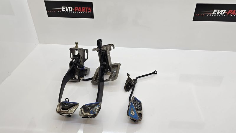 Mitsubishi Evo 7-9 RHD Pedalset mit Schalter MR493832 MR569058 MR493813