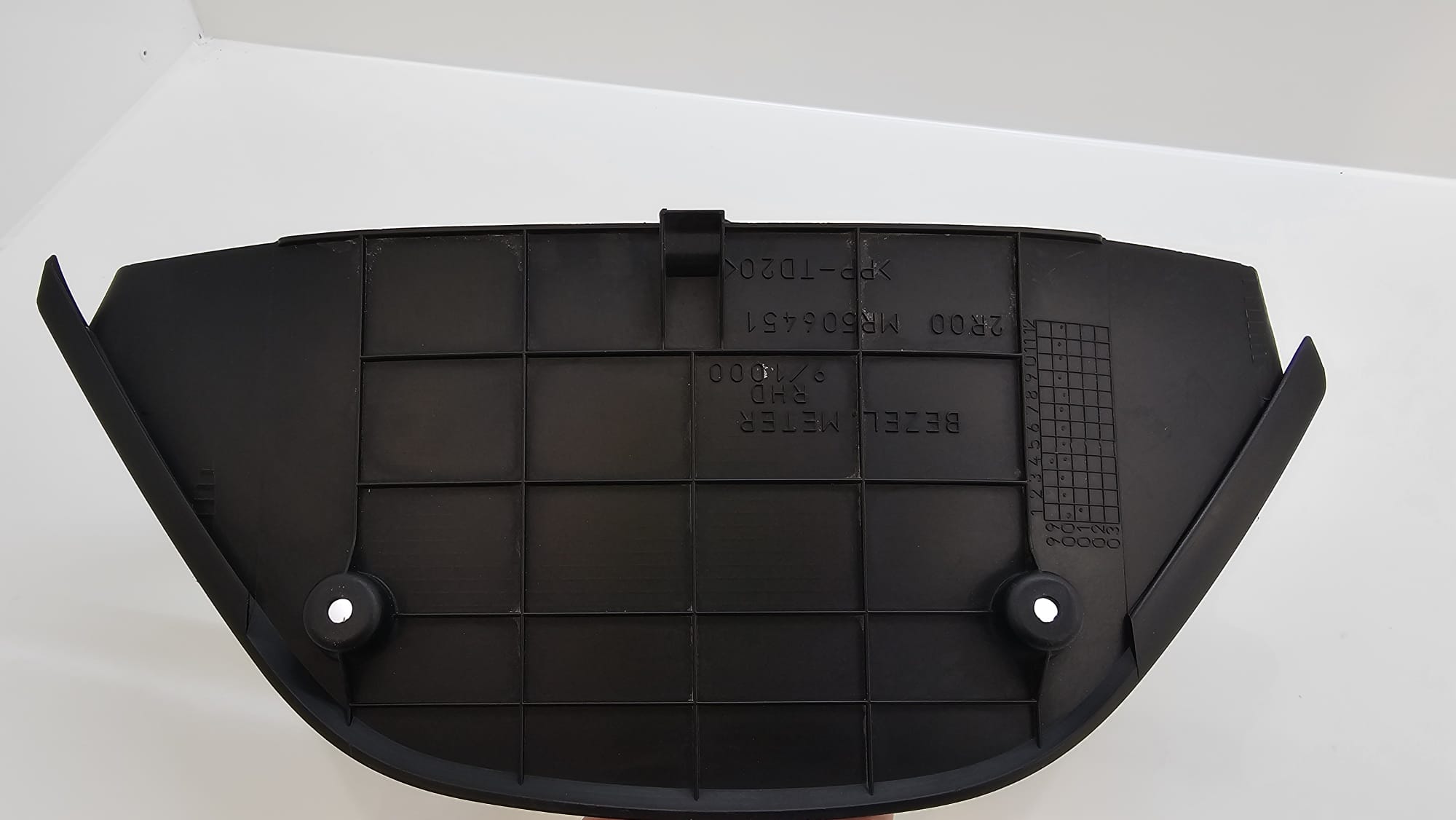 Mitsubishi Evo 7-9 BEZEL,COMBINATION METER MR506451