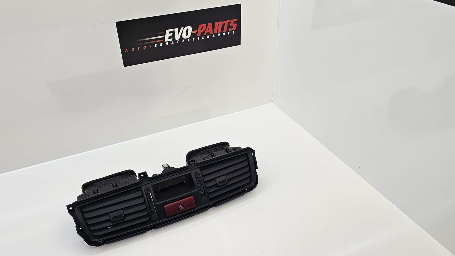 Mitsubishi Evo 7 Luftauslassdüse MR512558 AIR OUTLET,INST PNL,CTR