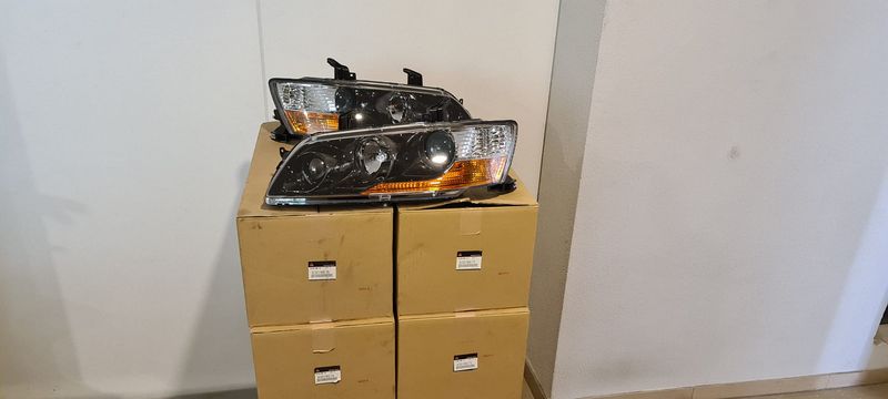 Mitsubishi Evo 9 Halogen-Scheinwerfer 8301B676 & 8301B675