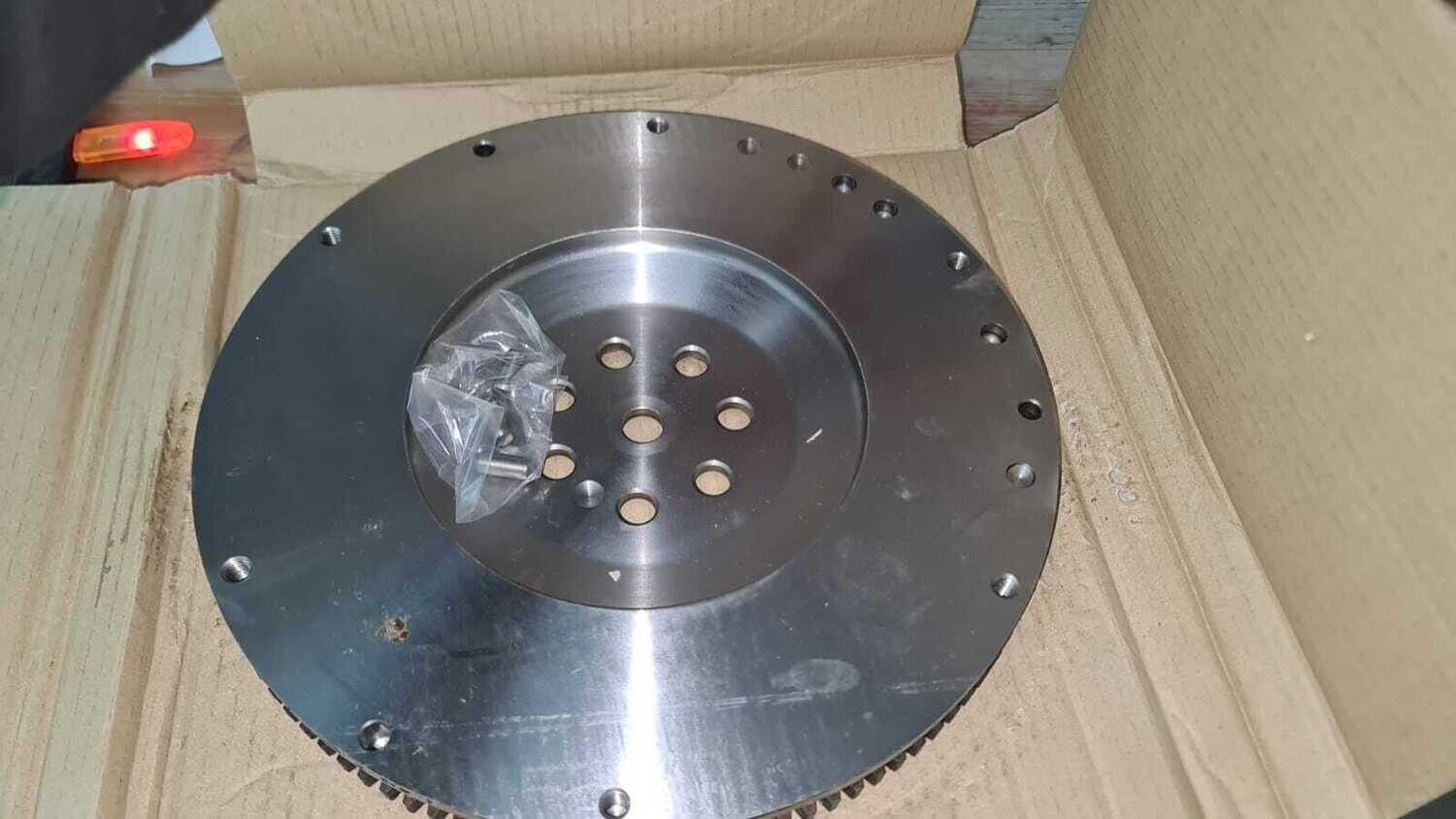 MD373136 - Schwungrad - NEU