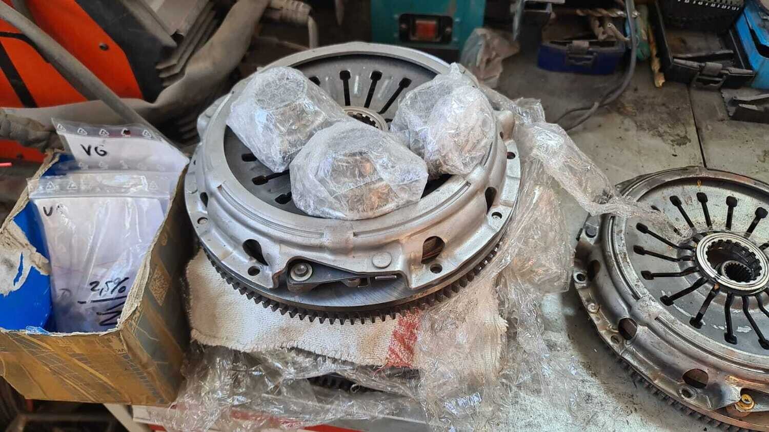 Kupplungsset mit Sinterscheiben, feingewuchtet mit Schwung und Ausrücklager - Generalüberholt