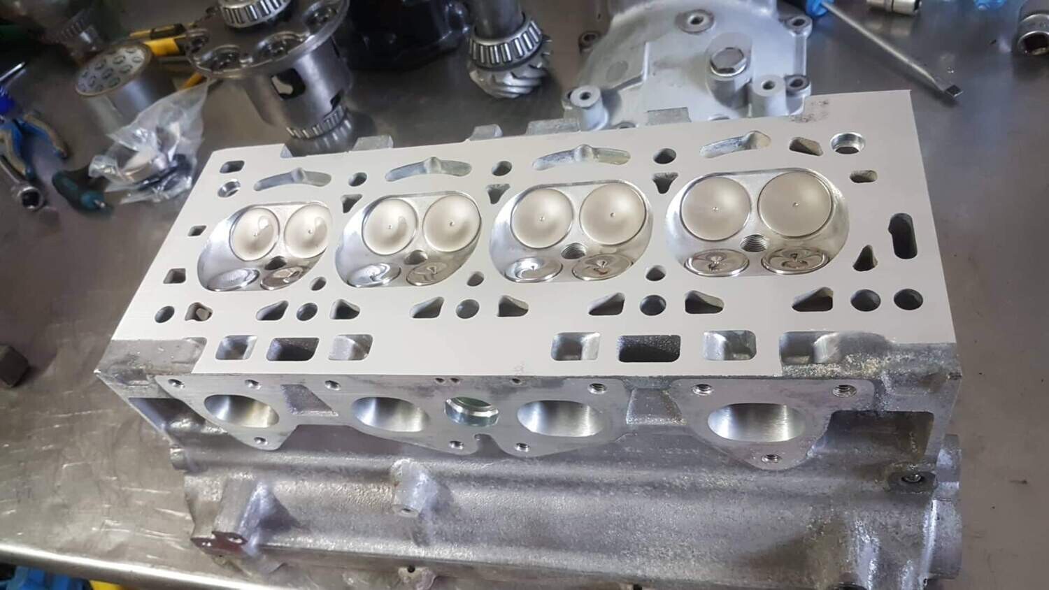 MD340429 Zylinderkopf bearbeitet und geprüft -