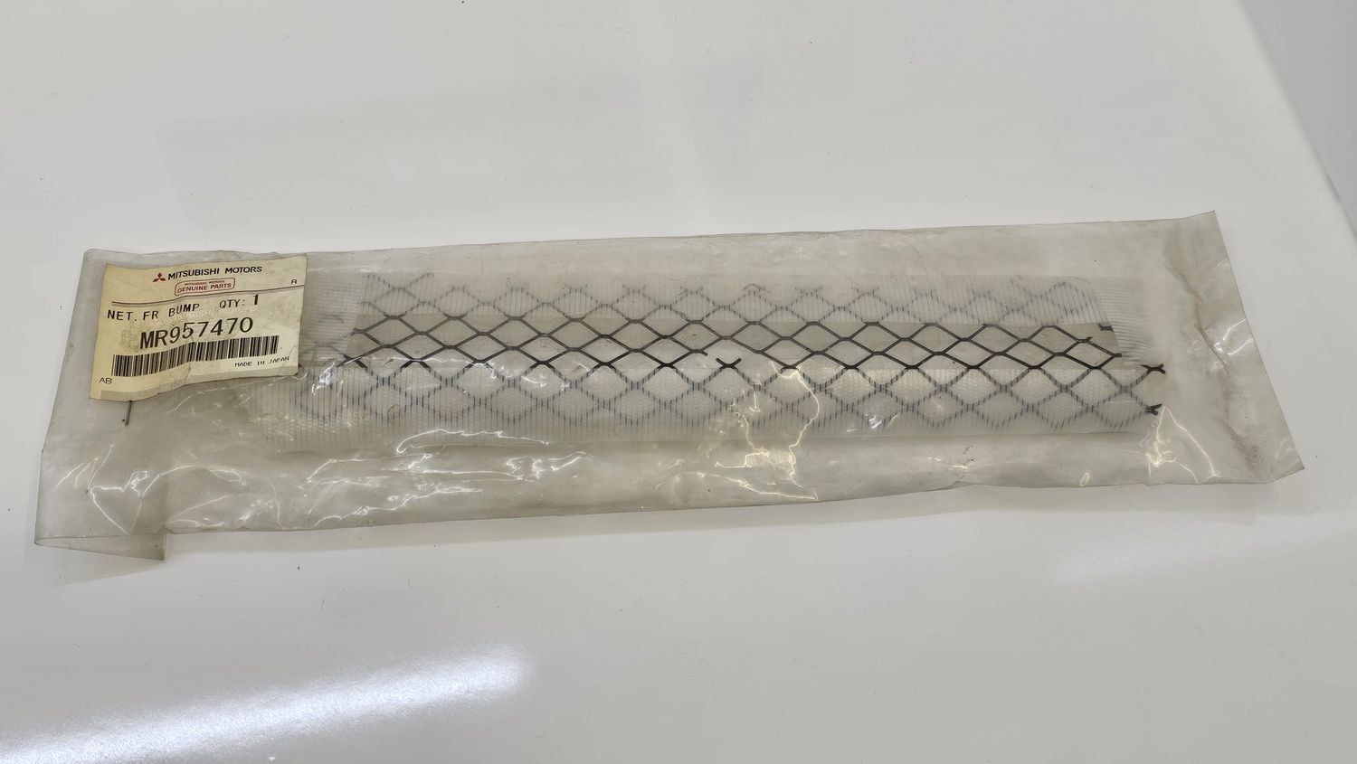 MR957470  - Gitter Stoßstange vorne - NEU