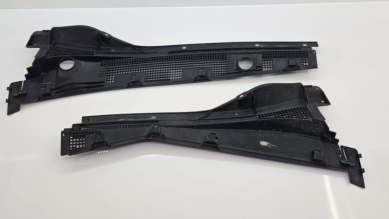 MB893066 /MB893069  - Abdeckung Scheibe unten RHD - gebraucht