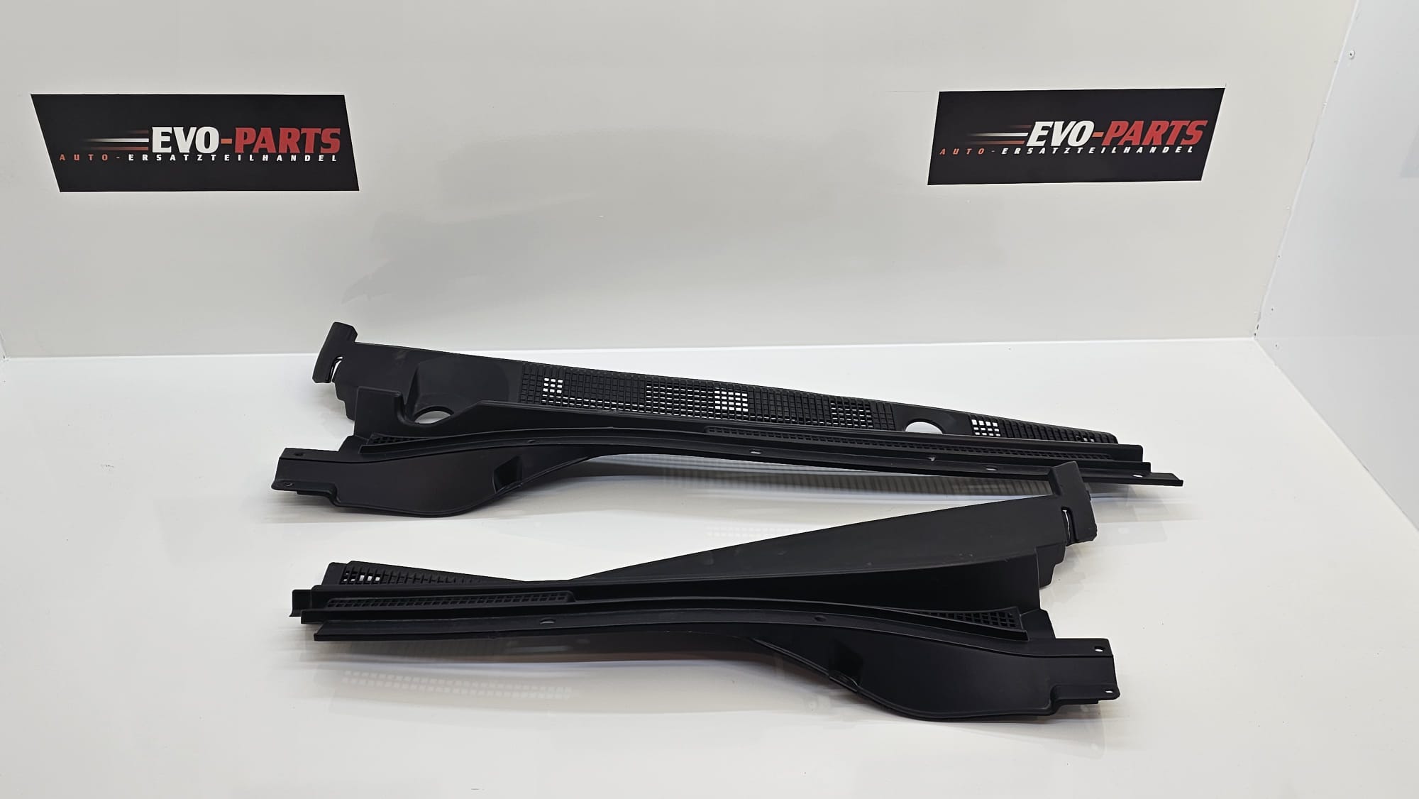 MB893066 /MB893069 - Abdeckung Scheibe unten RHD - gebraucht