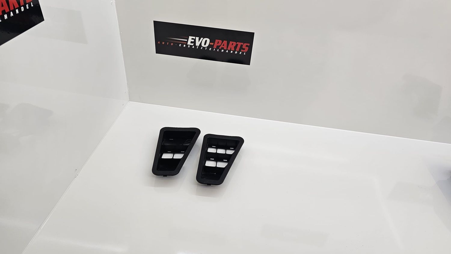 MR460484 (MR360018) - Luftauslass, Karosserie hinten - gebraucht