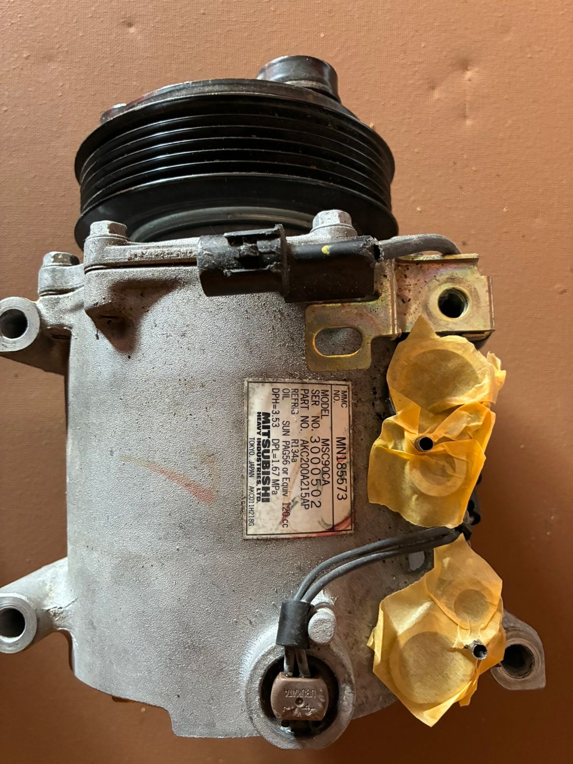 MN185573/7813A036 Klimakompressor - Neuwertig