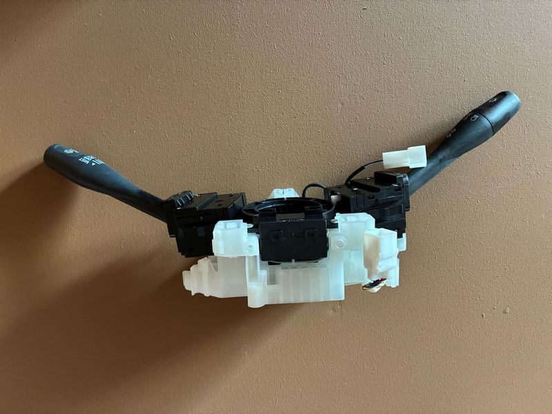 MN134587 - Lenkstockschalter gebraucht