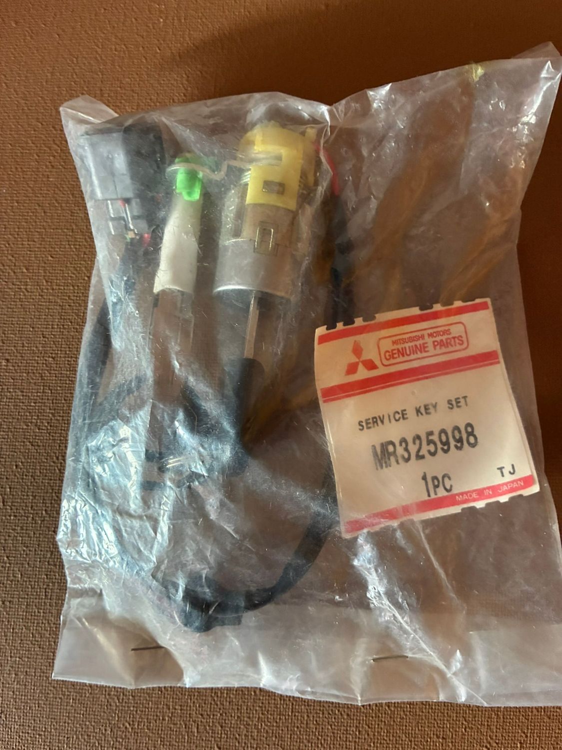 MR325998 - Schließsatz Türe vorne rechts NEU