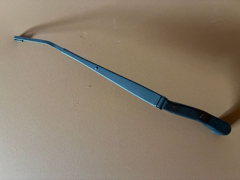 MR971003 - Wischerarm links - gebraucht