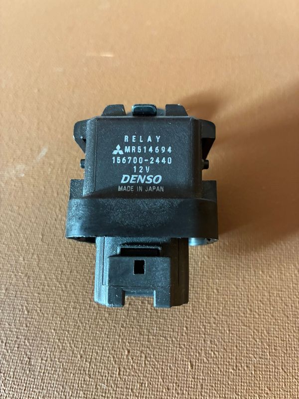 MR514694 - Relais Benzinpumpe - gebraucht