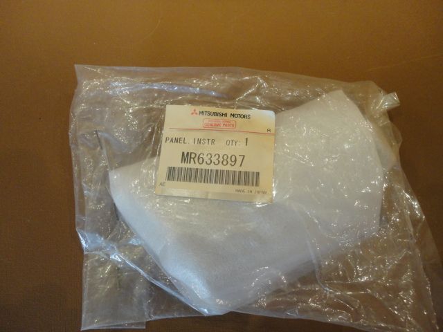 MR633897 - Abdeckung, Armaturenbrett - NEU