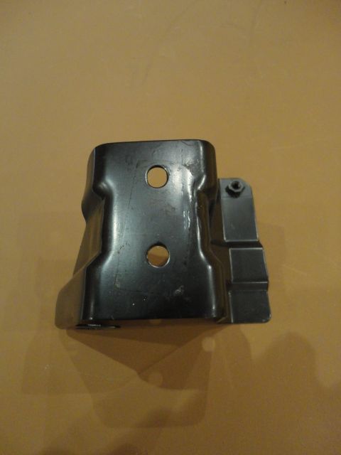 ​MN126778  - Netzhalter rechts, Stoßstange - gebraucht