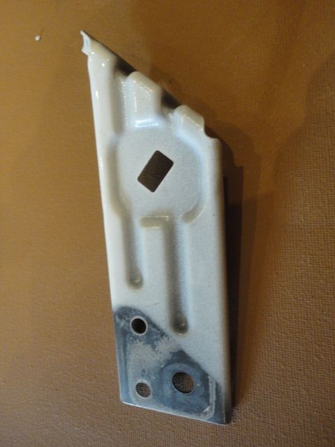 MR592583 - Kotflügelhalter, links - Neuwertig