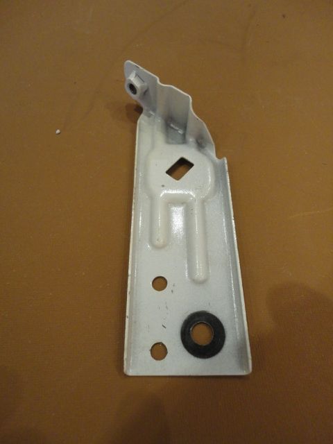 MR592584 - ​​Kotflügelhalter, rechts - Neuwertig