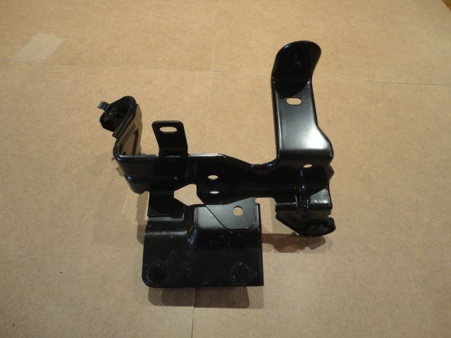 1500A015 - Halter, Luftfiltergehäuse  - Neuwertig