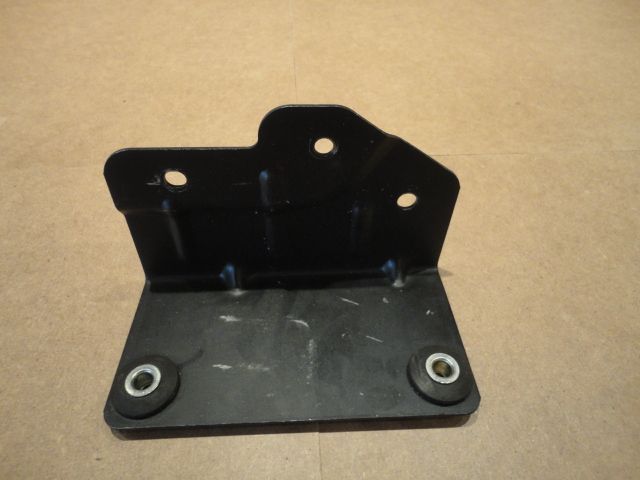 MR580022 - ​Halter, Diff Pumpe - Neuwertig