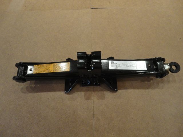 MN113106 - Wagenheber - NEU