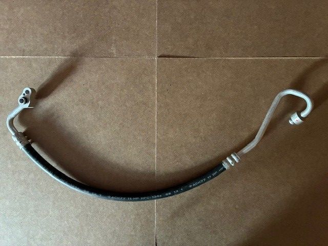 MR568204 - Schlauchleitung A/C  - Neuwertig