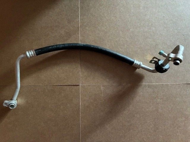 MR568203 - Schlauchleitung A/C  - Neuwertig