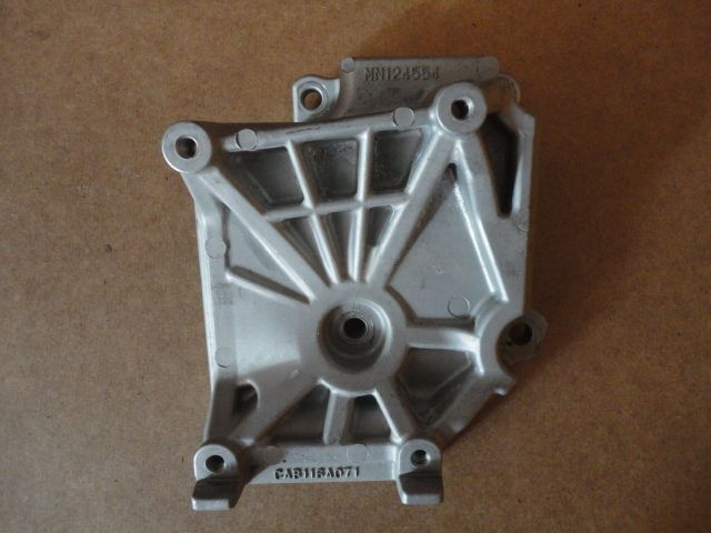 MN124554 - Halter ,A/C Kompressor - gebraucht MN124554 - Halter ,A/C Kompressor - gebraucht