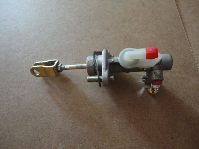 MR491945 - Kupplungs-Geberzylinder - gebraucht MR491945 - Kupplungs-Geberzylinder - gebraucht