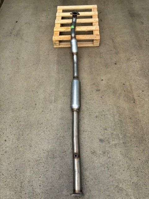 MR968097 - Auspuffrohr Mitte - Neuwertig MR968097 - Auspuffrohr Mitte - Neuwertig