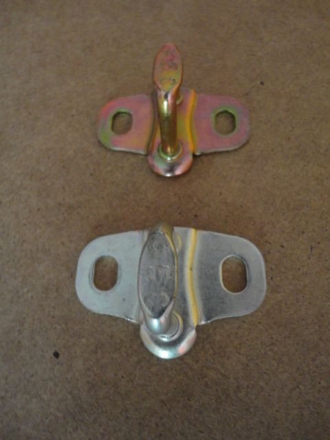 MR197499 - Schlossraste, Heckdeckel - gebraucht MR197499 - Schlossraste, Heckdeckel - gebraucht