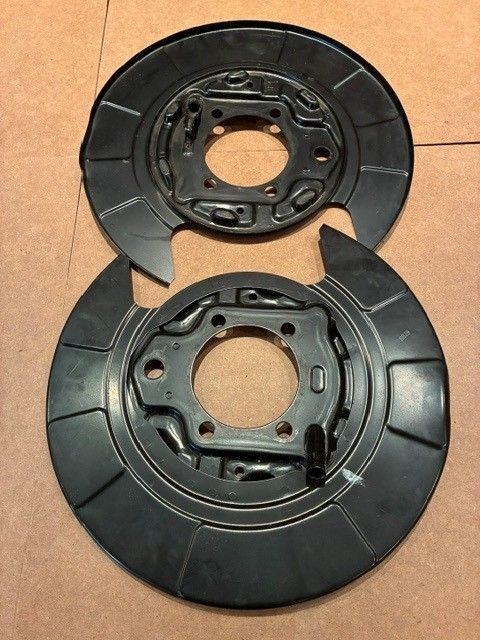 4800A060 - Staubschutzblech, hinten rechts - Neuwertig