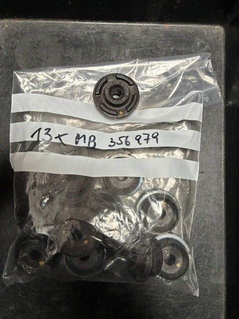 MB356979 - Gummi, Wasserkühler unten - Neuwertig