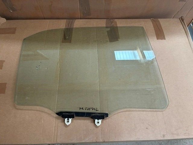 MR525742 - Türscheibe hinten rechts - gebraucht MR525742 - Türscheibe hinten rechts - gebraucht