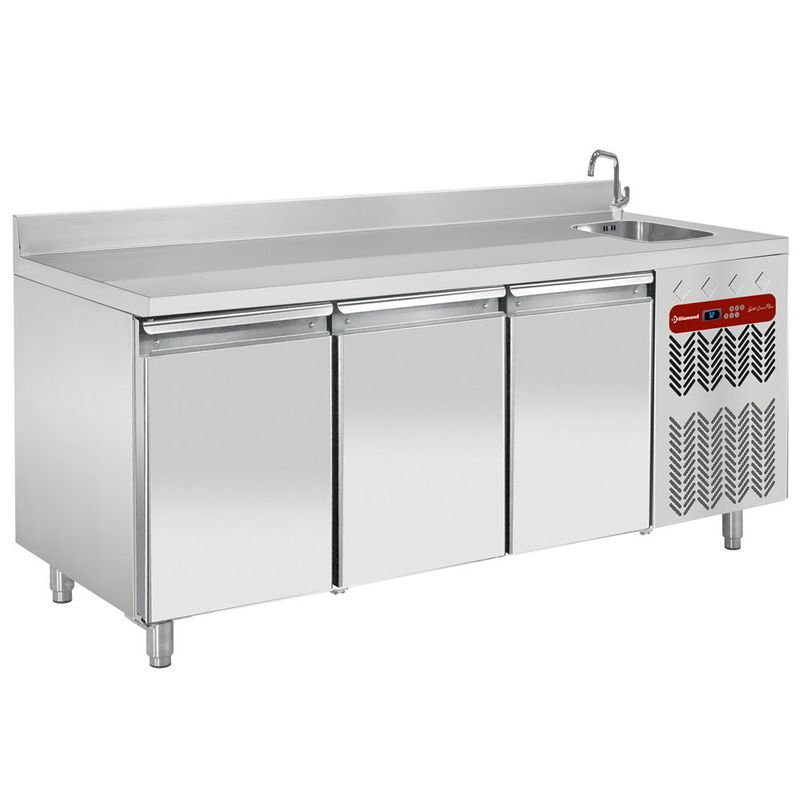 Geventileerde koeltafel &quot;muraal&quot;,  3 deuren GN 1/1, met spoelbak
