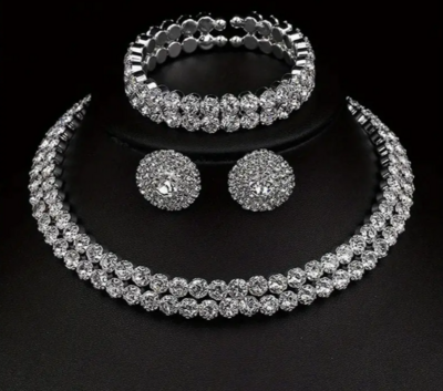 3-in-1 Elegance Set
Zircon Pendant Glitter Chain Necklace + 4pcs Earrings + Necklace + Bracelet Elegant Jewelry Set + Rhinestone Decor Sunflower Design Pendant Necklace