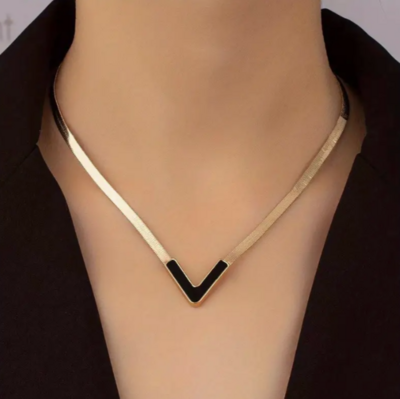 Olive Green 1CT, Sterling 925 Silver Sparkling Moissanite Decor Necklace + 18K Gold Plated V-Shaped Pendant Necklace Simple Style Jewelry Gift Women&#39;s Accessories