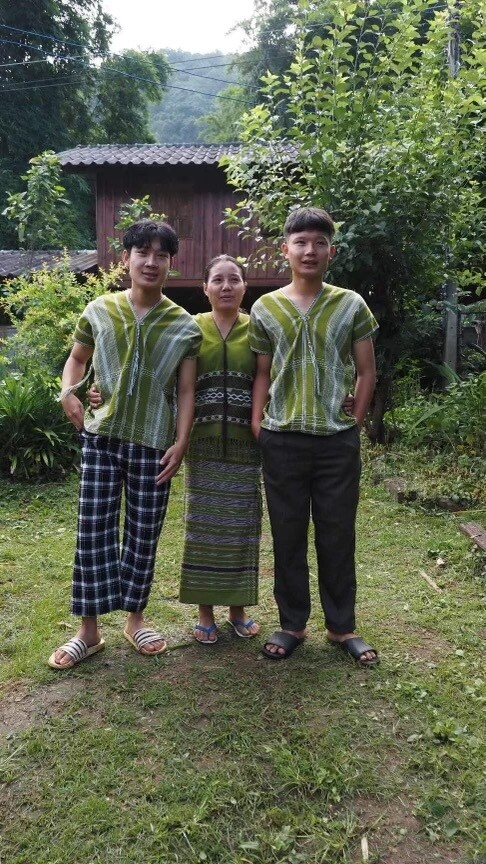 Traditional Karen Women&#39;s Full Outfit